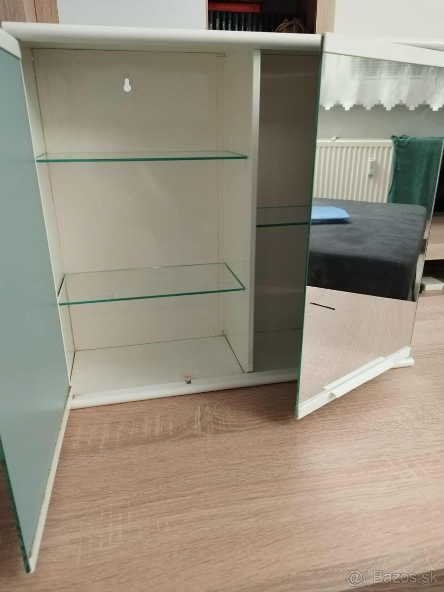 Zrkadlová skrinka - 4