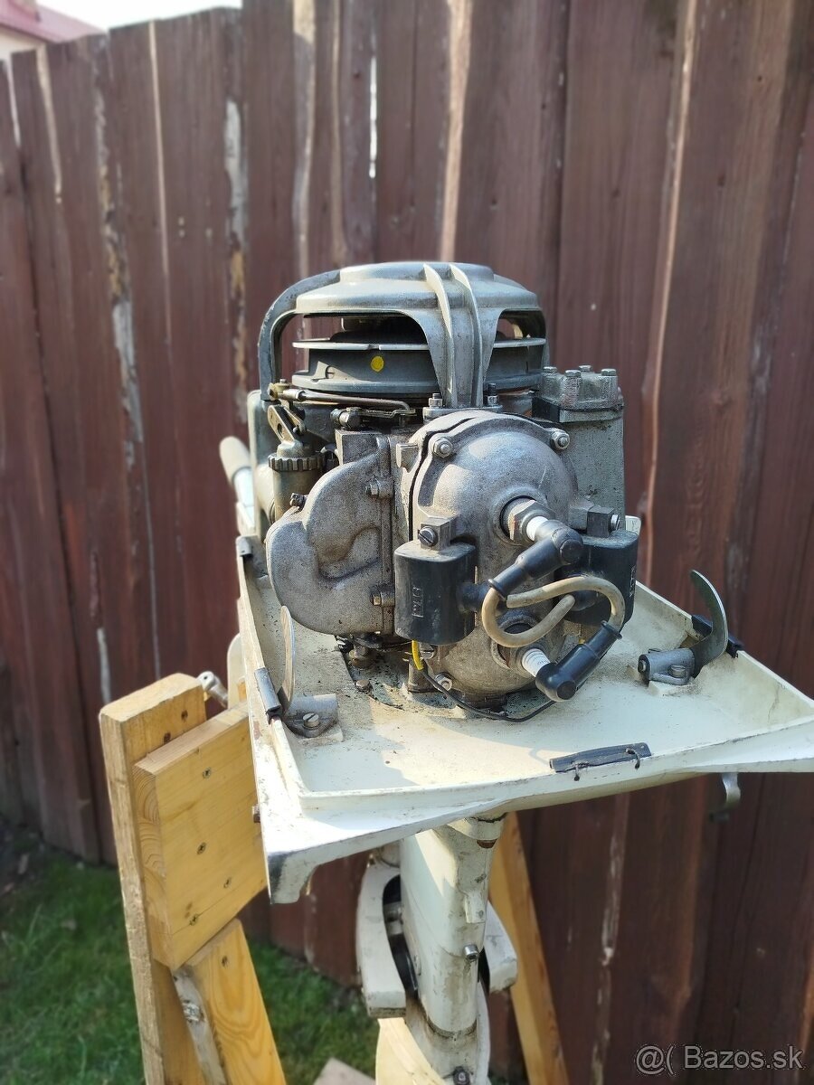 ZÁVESNÝ LODNÝ MOTOR VOLVO PENTA 25HP - 4