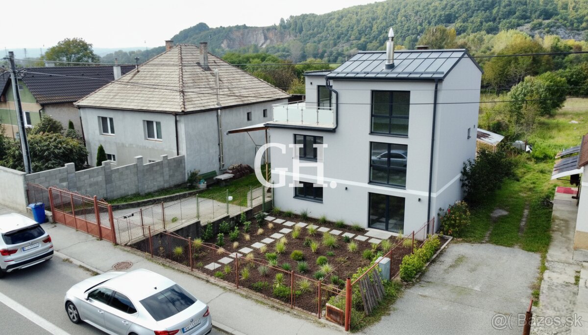 Rodinný dom na rekonštrukciu s rovinatým pozemkom 800 m² – s - 4