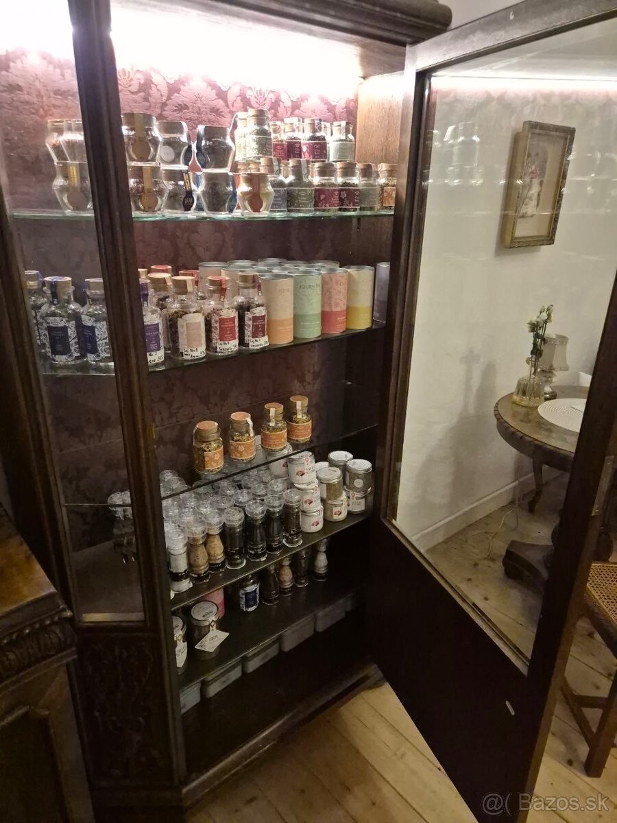 Set historického nábytku – 2 vitríny + 1 príborník - 4