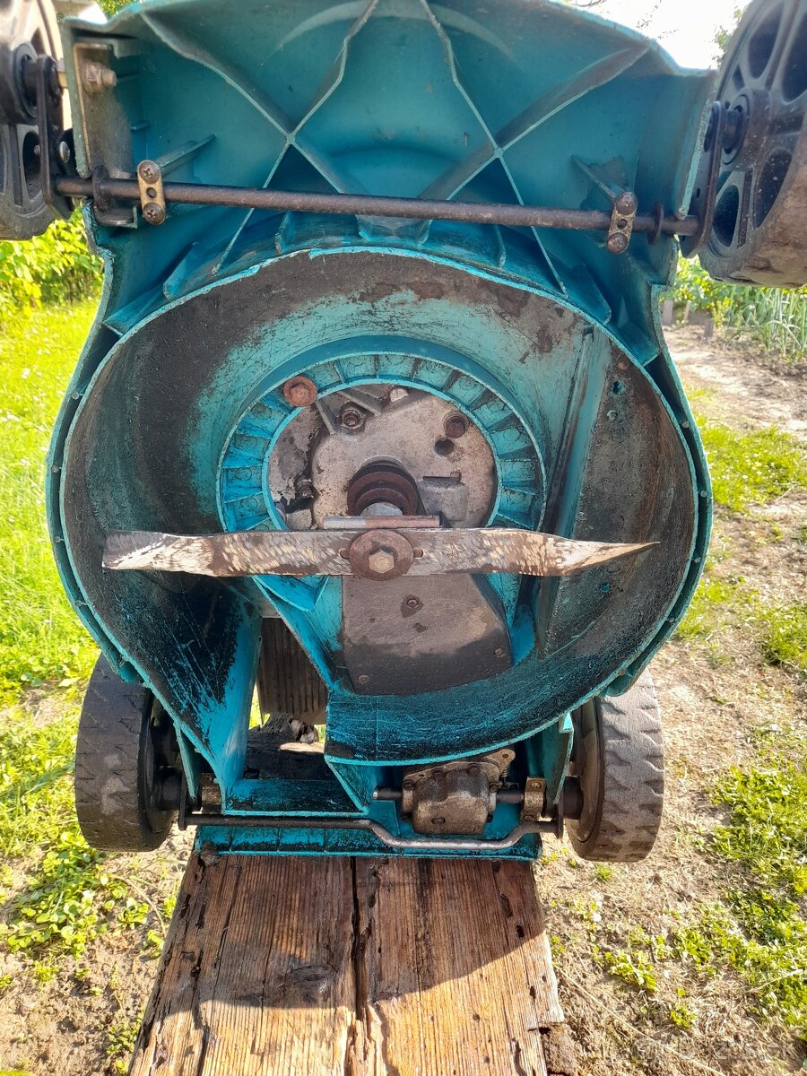 Benzinova kosacka - 4