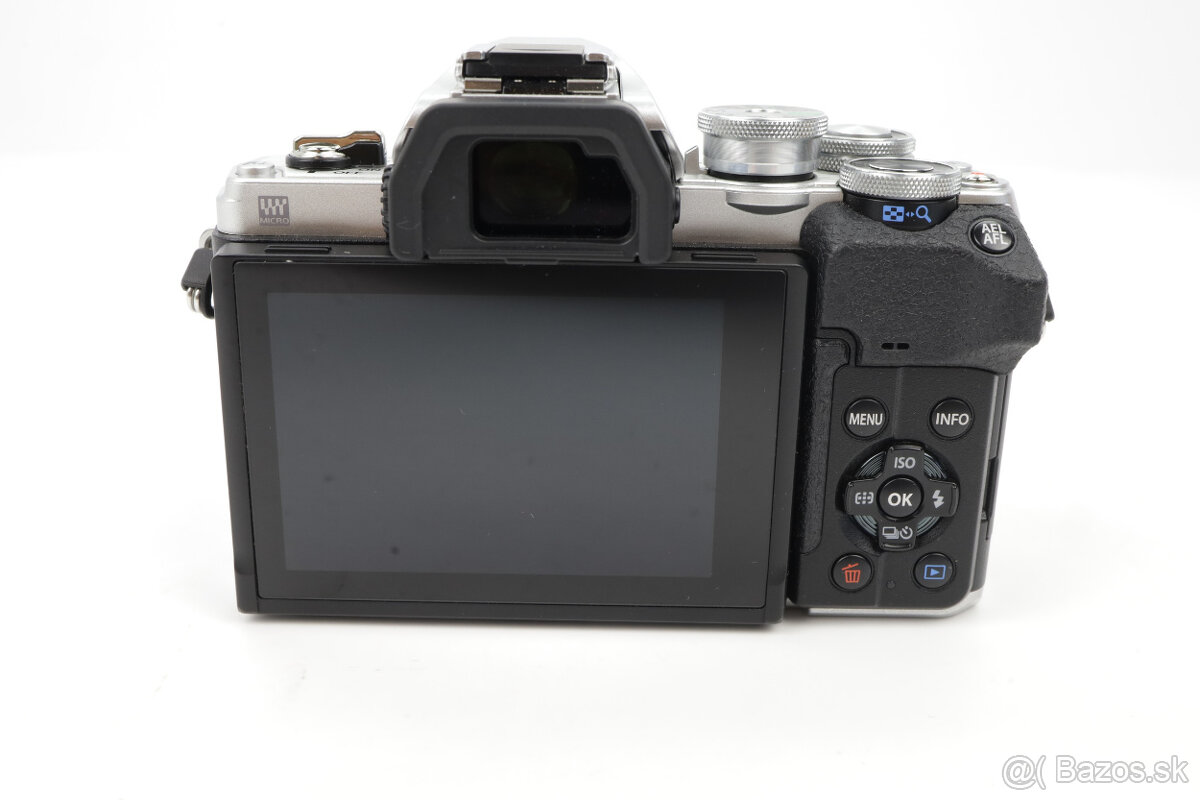 Olympus OM-D E-M10 Mark IV + 25mm f/1.8 + 14-150mm f/4-5.6 I - 4