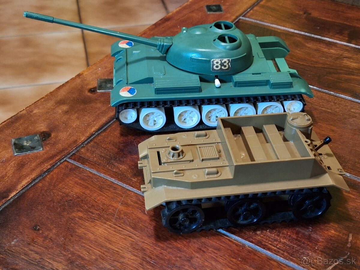 Starý tank ites,transportér igra - 4