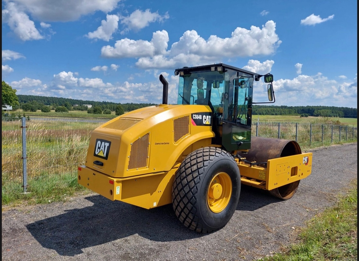 Valec Caterpillar CS64B - 4