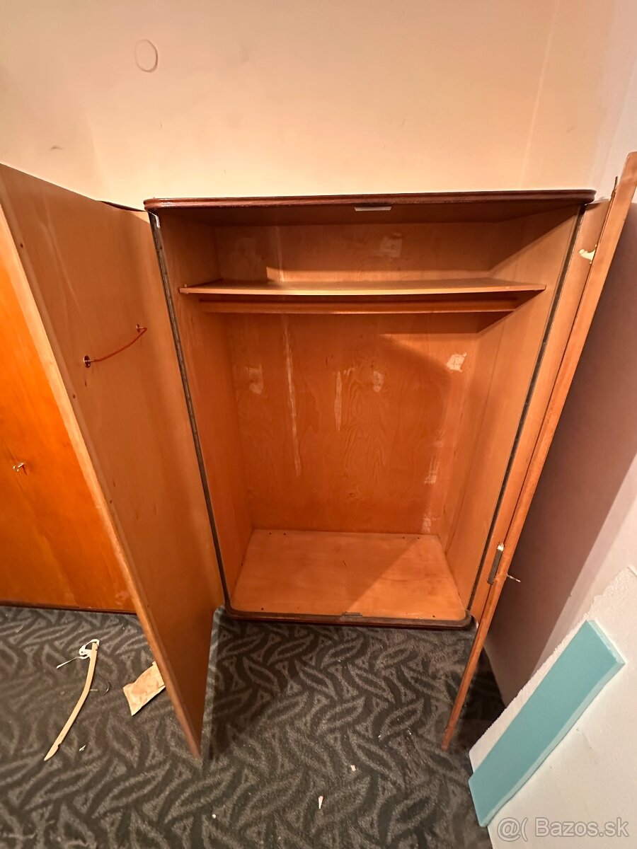 Starožitné staré masívne skrine - 4