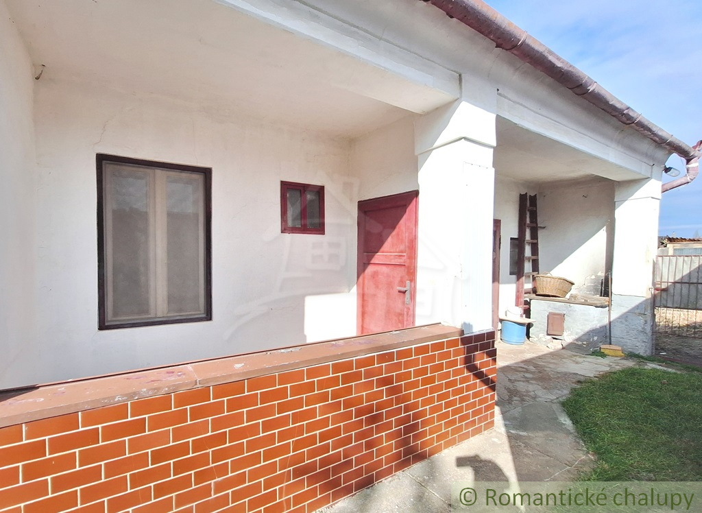 Zachovalý trojizbový rodinný dom s garážou v centre poduna - 4