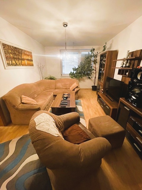 Na predaj 3i. byt s balkónom po kompletnej rek. v Pezinku - 4