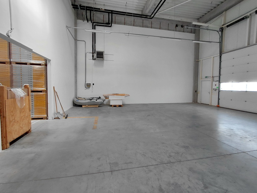 Prenajmeme skladovú halu v Bratislave II. Ružinov. - 4