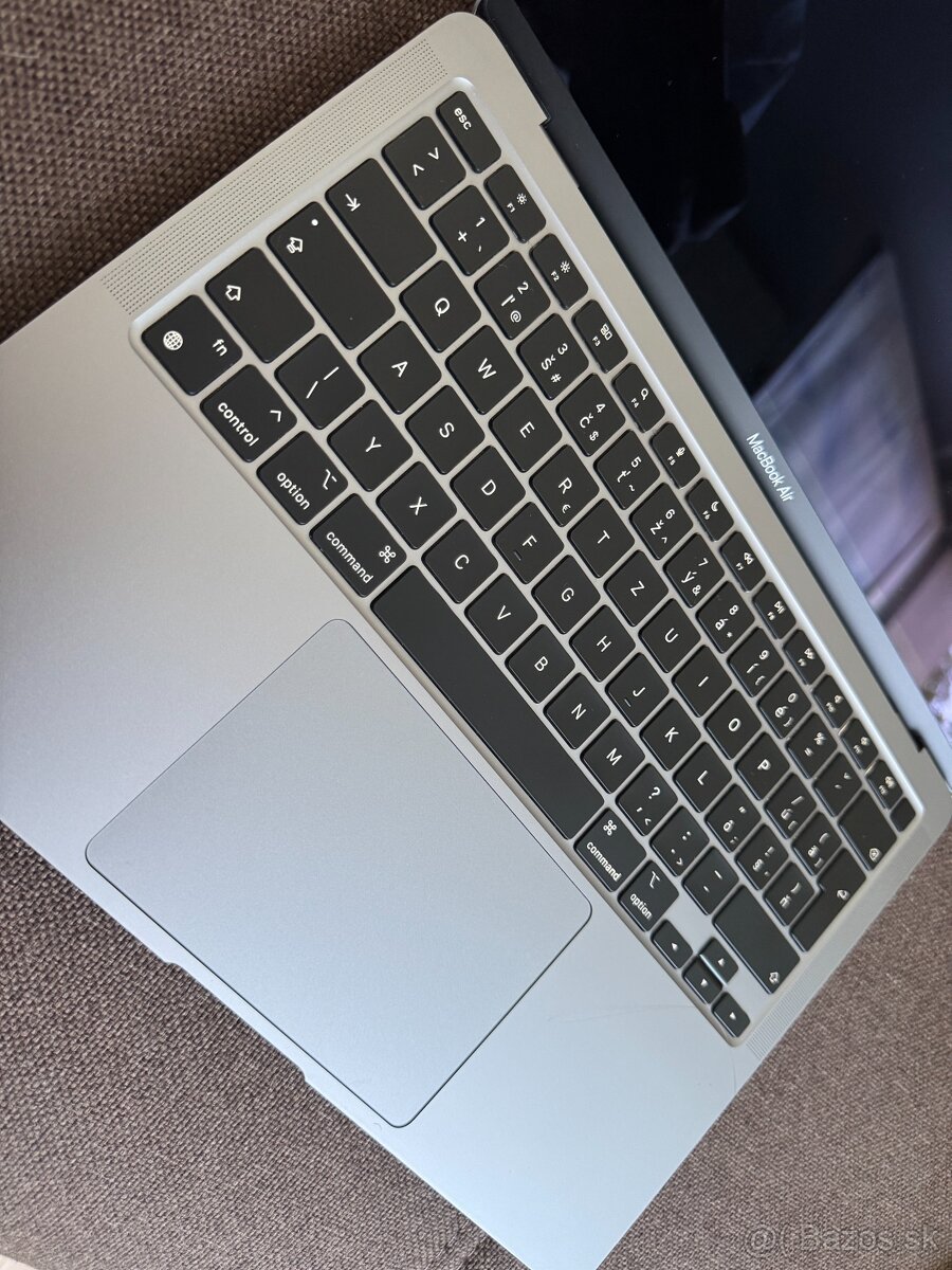 MacBook Air M1 2020, 8 GB RAM, 89 % batéria - 4