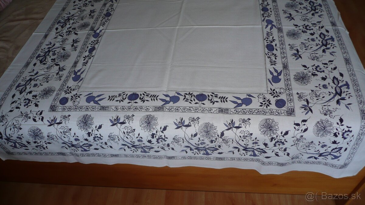 Obrus s modrým vzorom - 4
