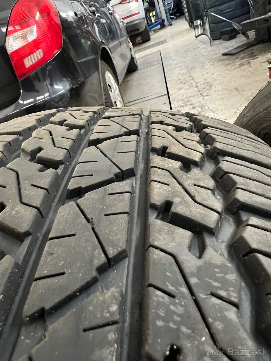 Brigestone Dueler A/T 265/65/R17 - 4