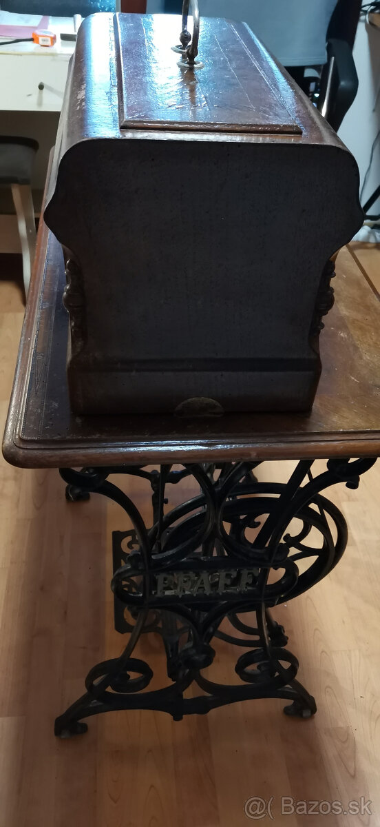 Starožitný šijací stroj značky PFaFF - 4