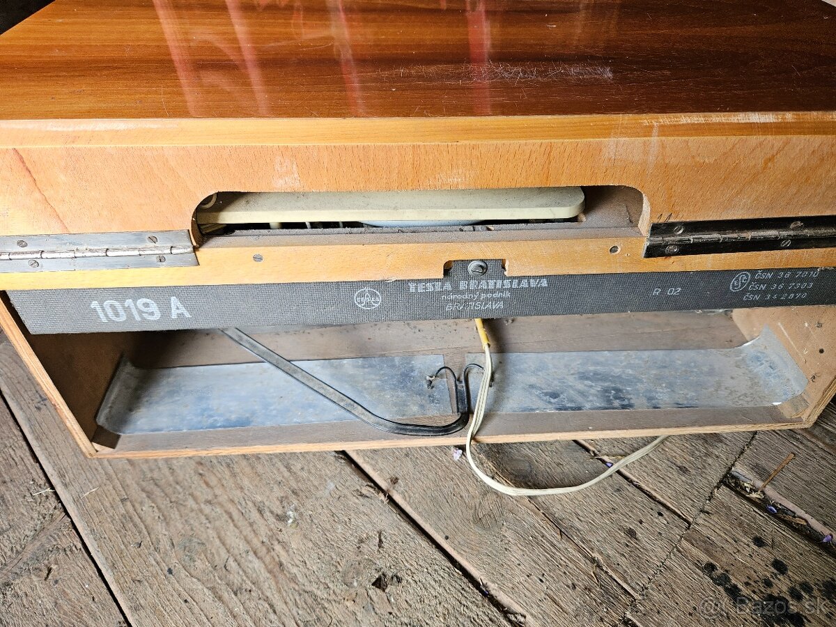 Retro radio Tesla - 4