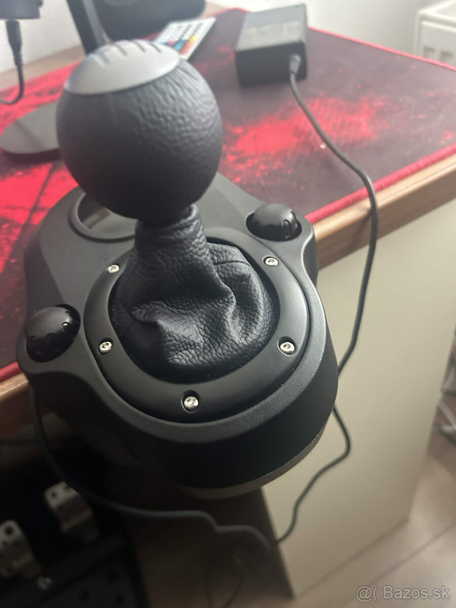 Logitech G923 TRUEFORCE + radiaca páka + pedále V ZÁRUKE - 4