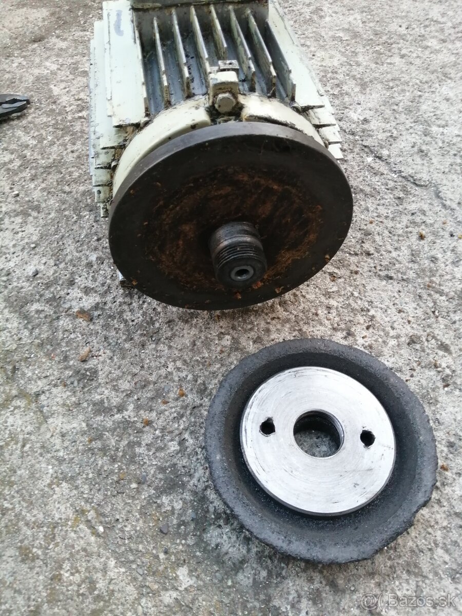 Elektromotor MEZ Mohelnice 2,2kw 2865 ot /min 400V - 4