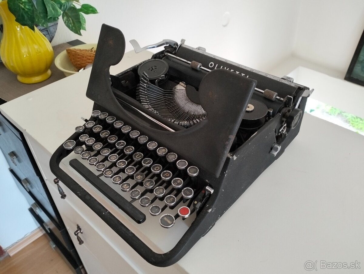 Pisaci stroj Olivetti studio 42 - 4