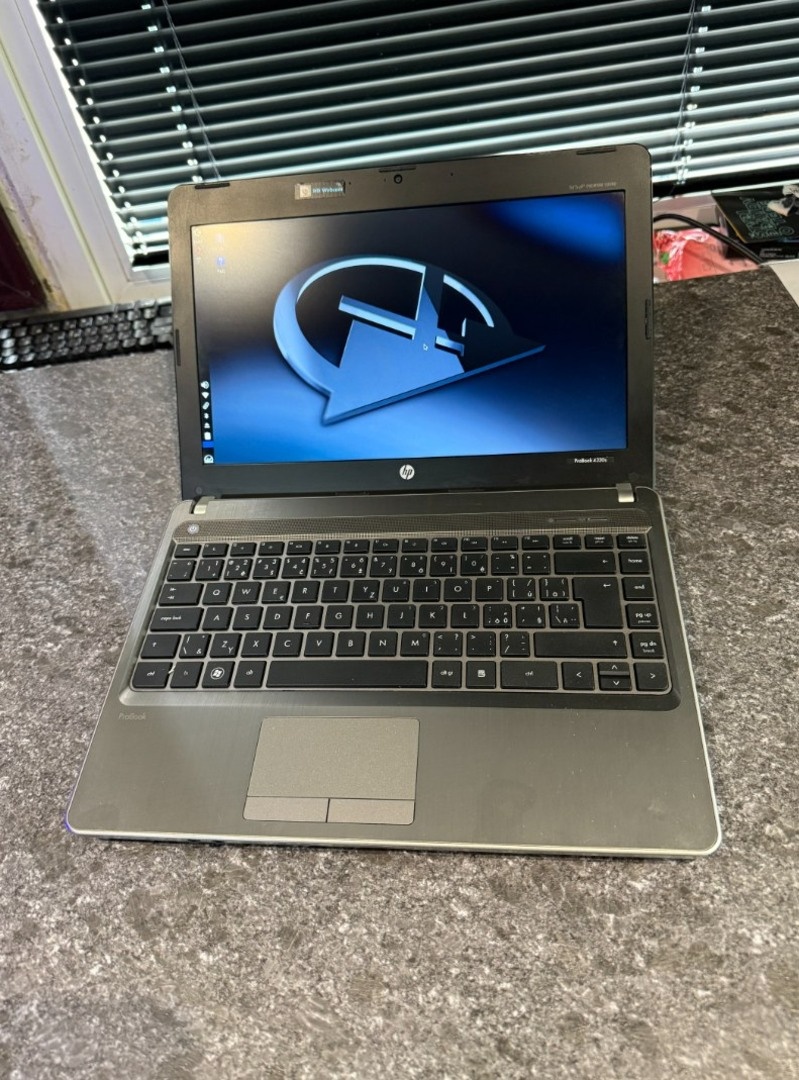 Notebook HP i3-2330M / 8 GB RAM / 250 GB SSD / LINUX MX - 4