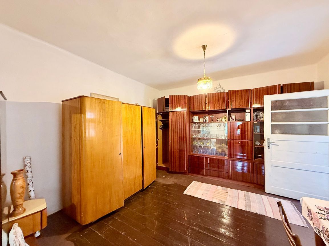 BUKOVEC - 4 IZBOVÝ RD V DOBROM STAVE POZEMOK 1.104 M2 - 4