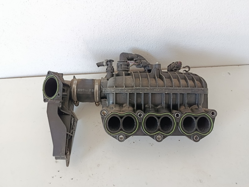 sacie potrubie focus mk3 1047092501 70€ - 4