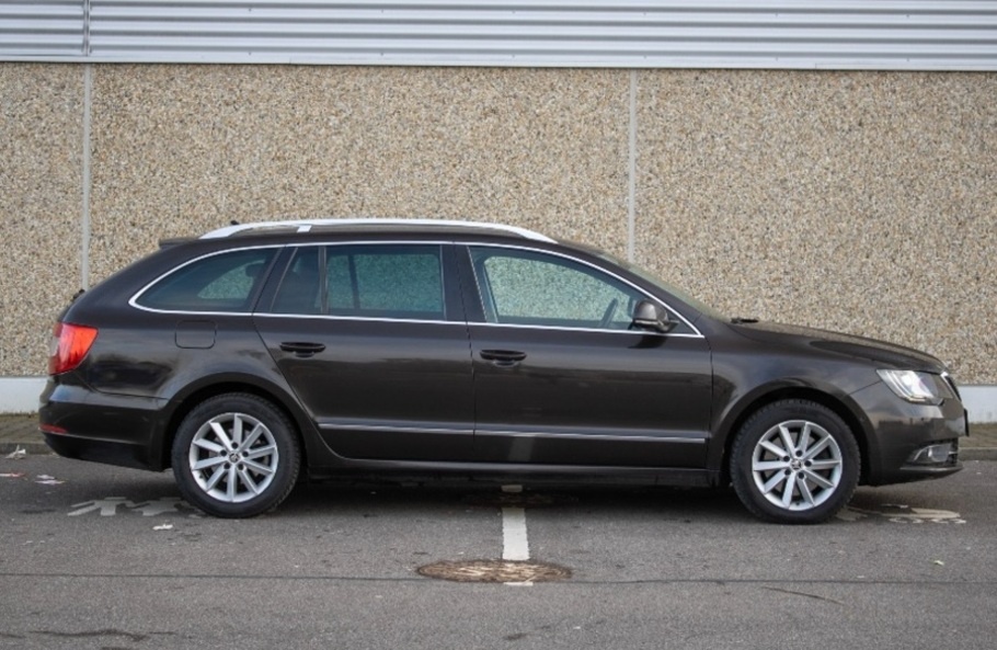 ŠKODA SUPERB 2.0 TDI DSG - 4