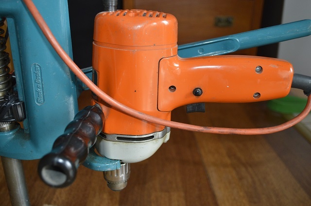 predam stojan na vrtacku spolu s vrtackou Black&Decker - 4