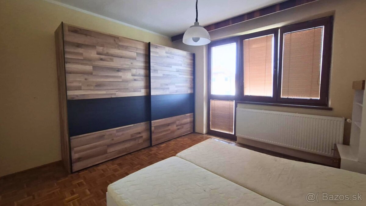 REZERVOVANÉ: Na prenájom viacgeneračný rodinný dom vo Veľkýc - 4