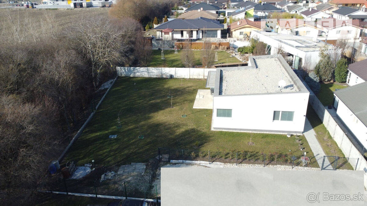 Rodinný dom s veľkým pozemkom Galanta-Kolónia na pozemku 851 - 4