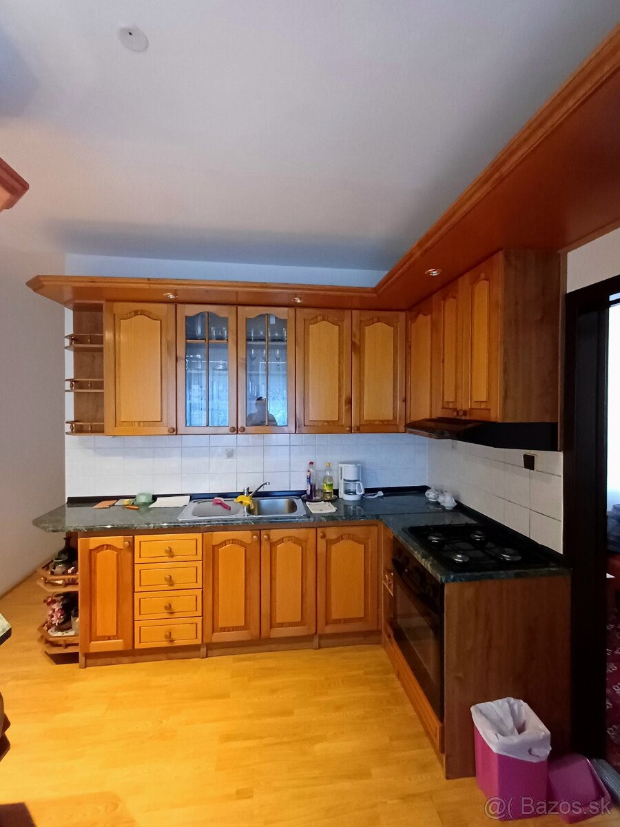 đĄ PrenĂĄjom celĂ©ho 4-izbovĂ©ho bytu â Nitra (pre 4â5 osĂŽb) - 4