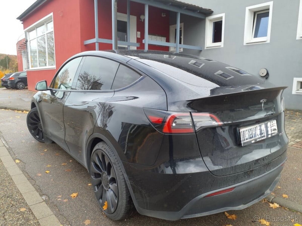 Tesla Model Y – 04/2024 – 220 kW – 52 121 km – Výborný stav - 4