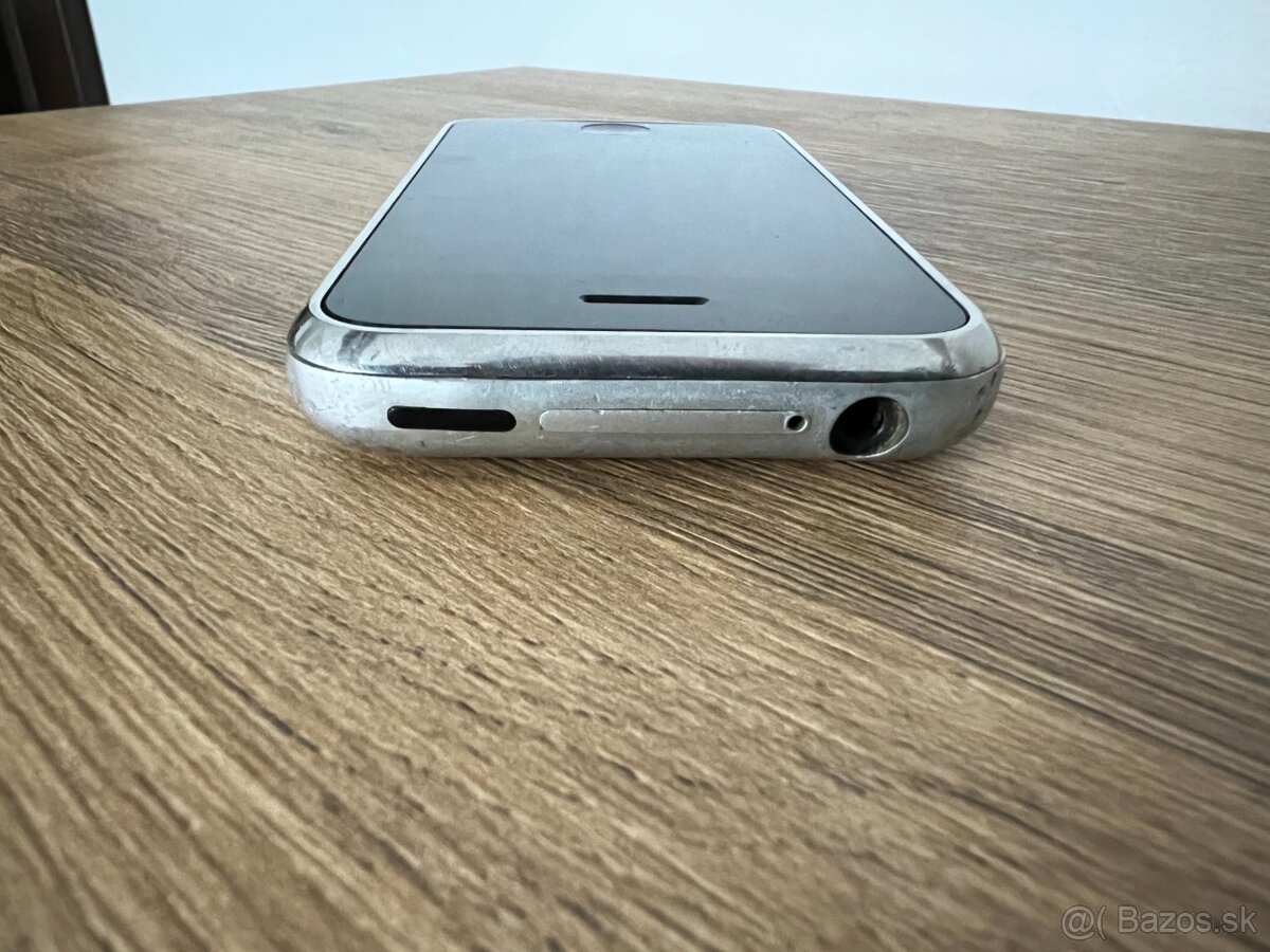 Apple iPhone 2G (4GB verzia) - prvá generácia - 4
