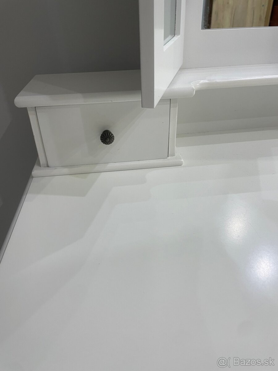 Kozmetický stolík - 4