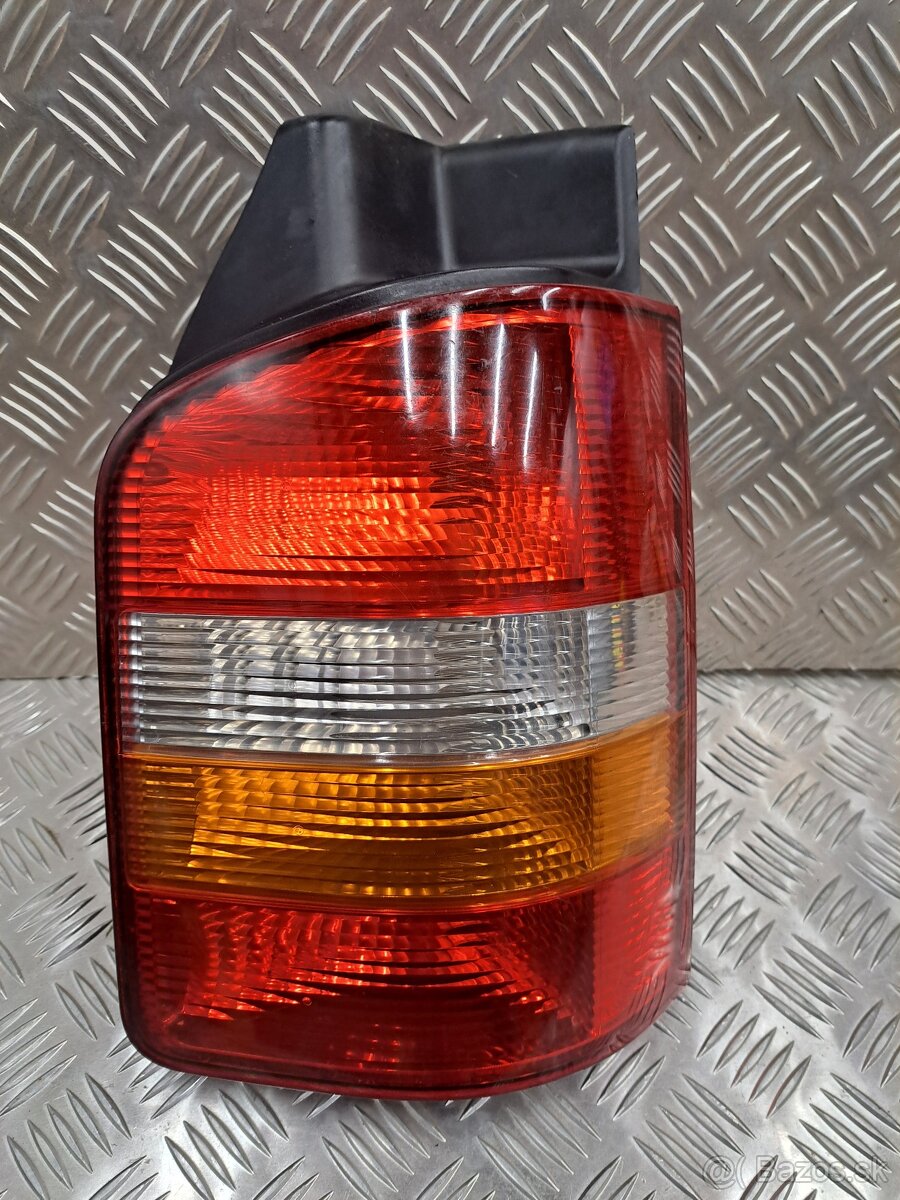 ZADNÉ SVETLO - VW T5 - 4