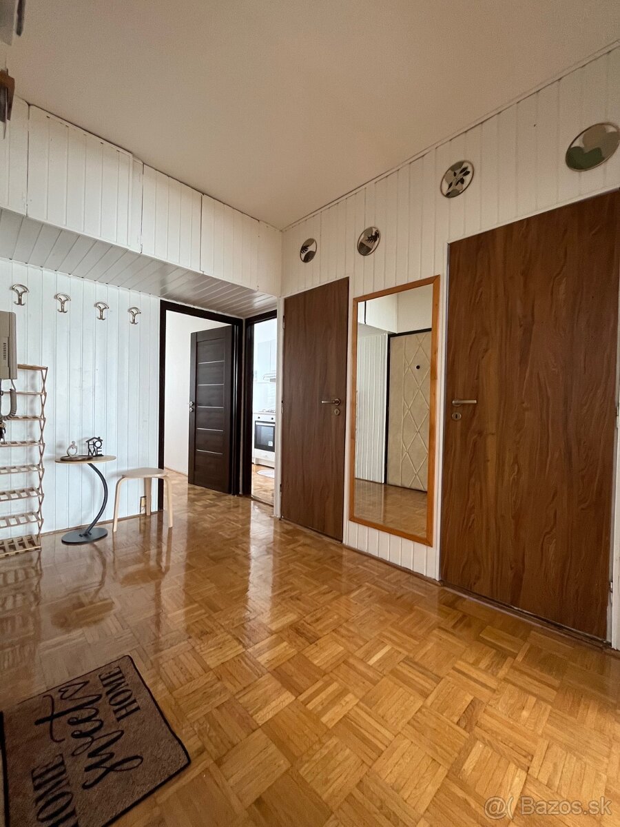 Pekný 3-izbový zariadený byt s loggiou - Sofijská ulica - 4