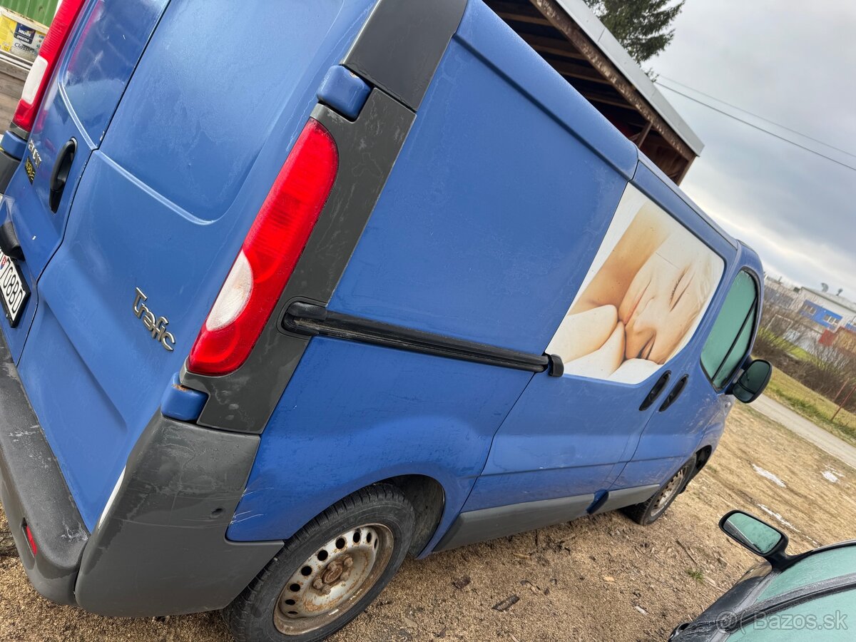 Renault Trafic 2.0 - 4