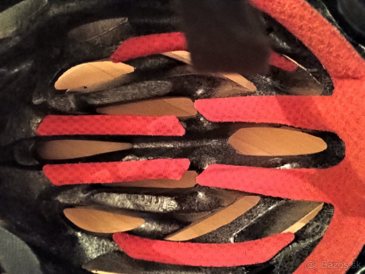 Prilba Bontrager - 4