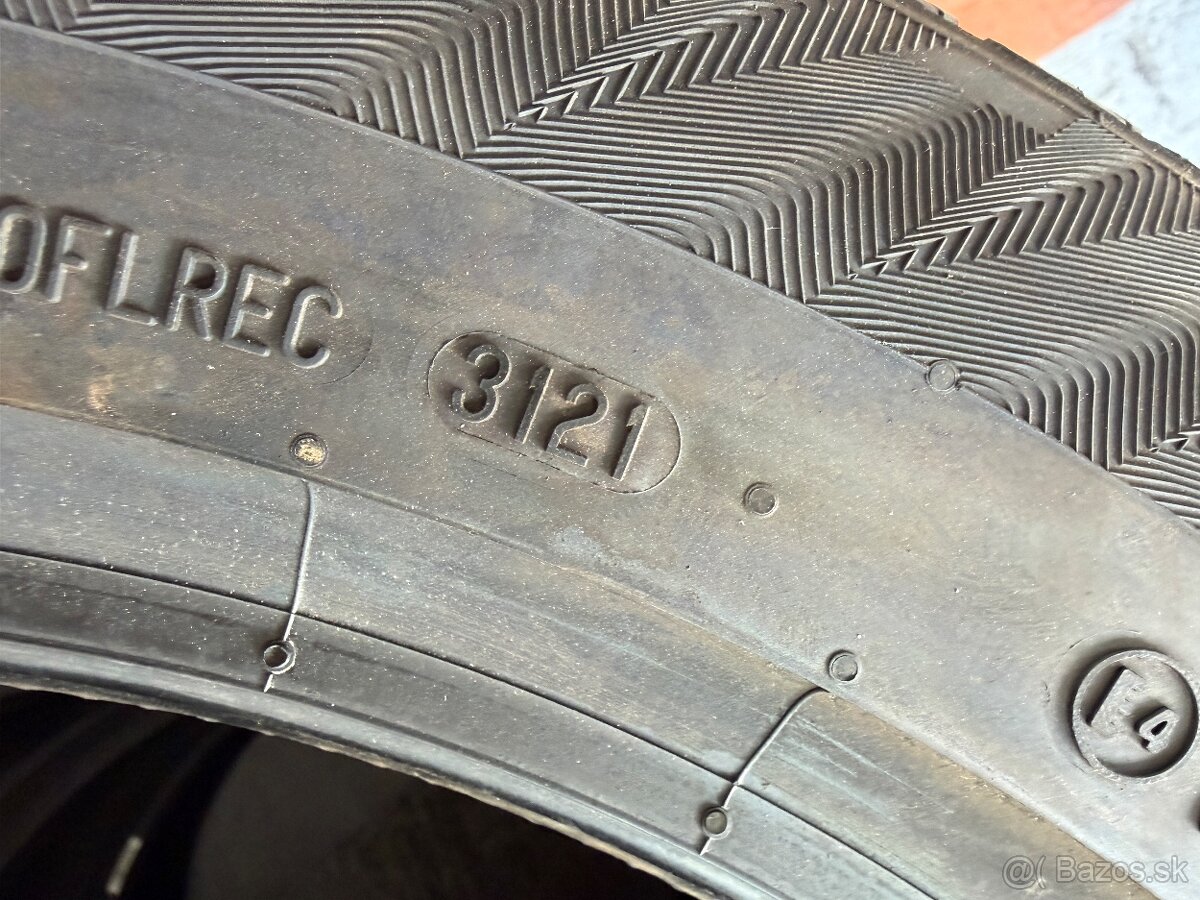 235/55R19 - 4