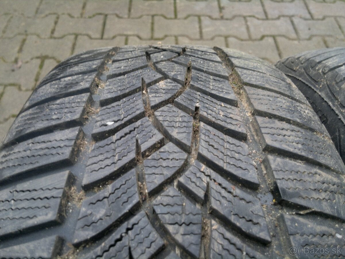 Zimne pneu. Goodyear 215/50 r17 - 4