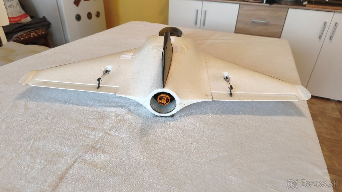 Predám RC lietadlo EDF Delta Strike - 4