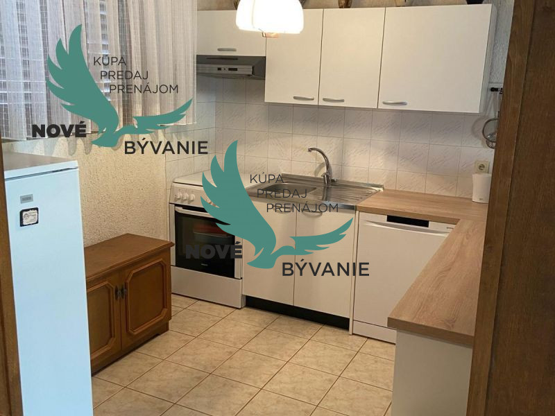 Dom s garážou na priestrannom pozemku len 300m od mora v Cho - 4