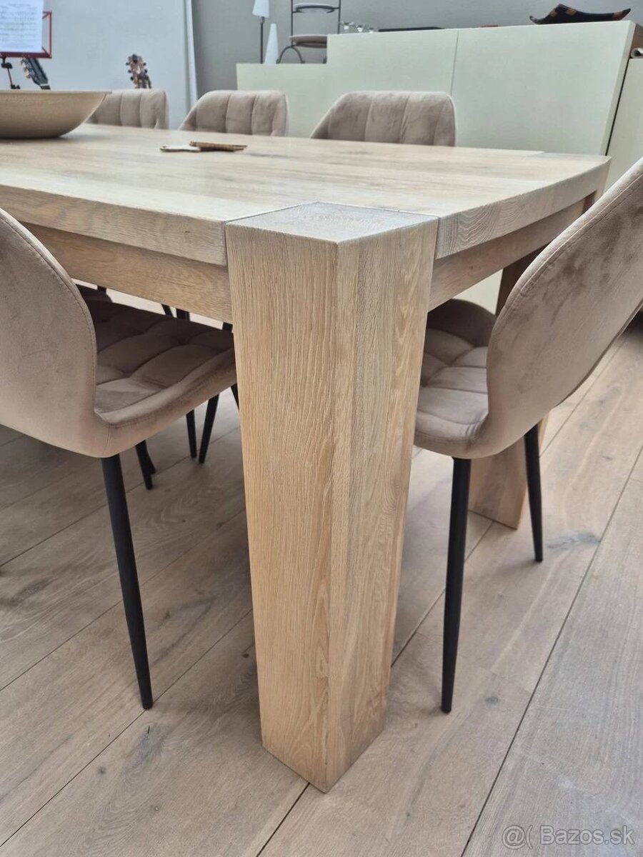 Dubový jedálenský stôl - 4