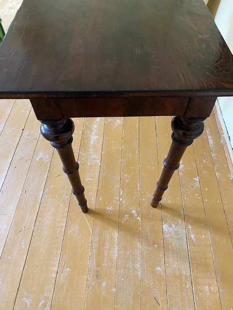predám starožitný malý stôl - 4
