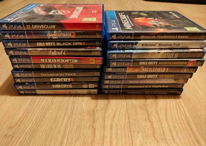 PlayStation 4 - 4