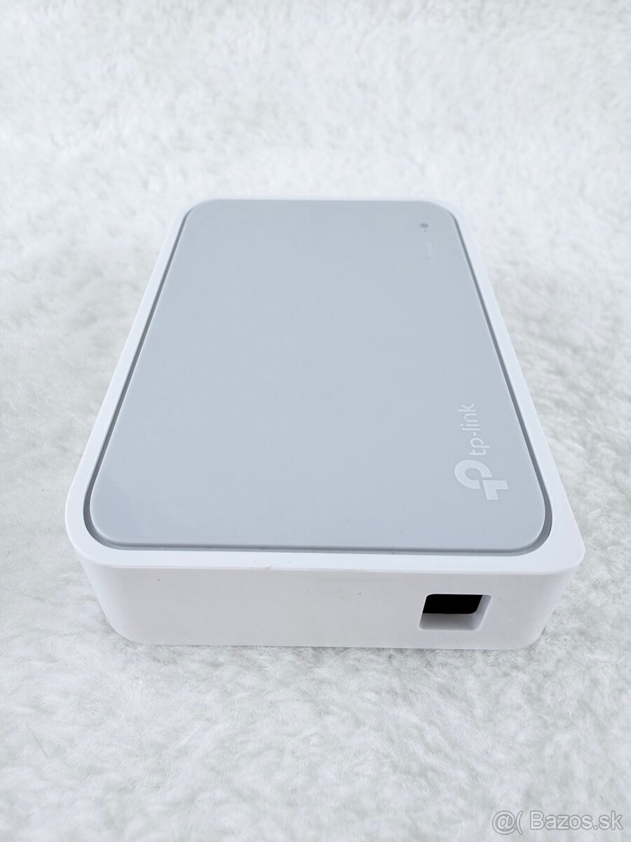 TP-Link TL-SF1005D 5-Port Desktop Switch + adaptér - 4