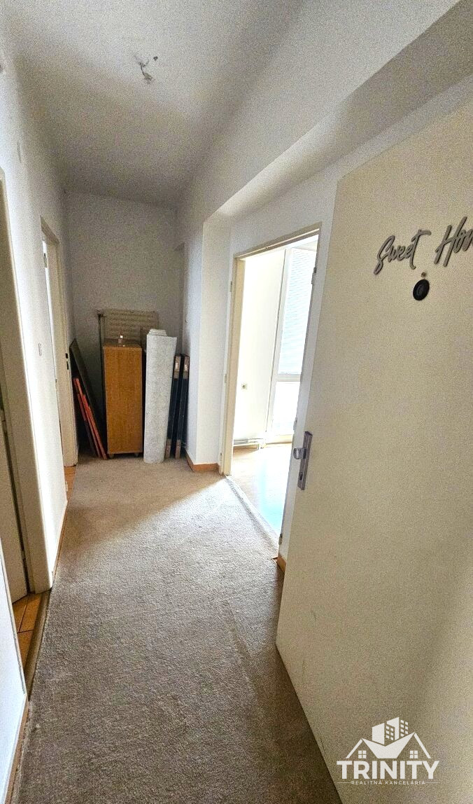 Na prenájom tehlový 3-izbový byt s balkónom priamo v centre - 4