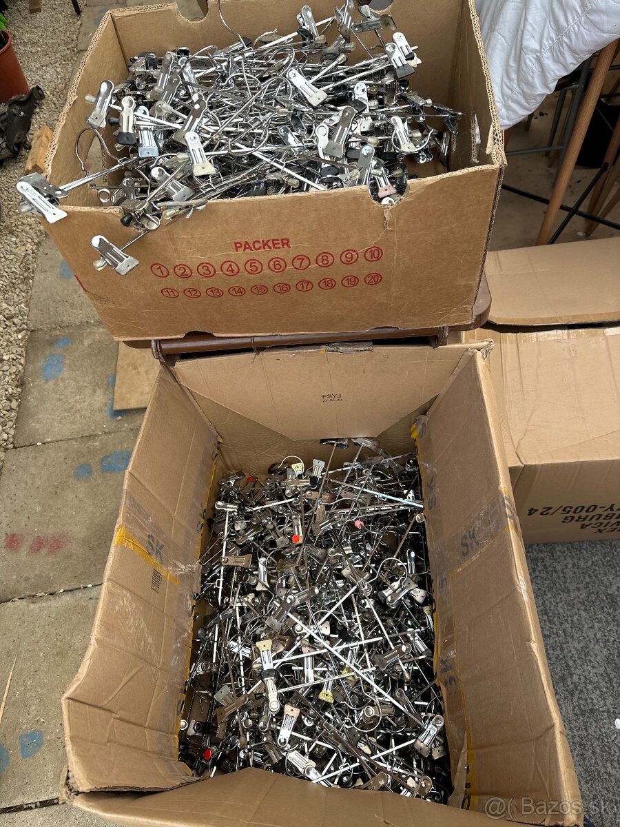 Predam vešiaky 5 centov kus - 4