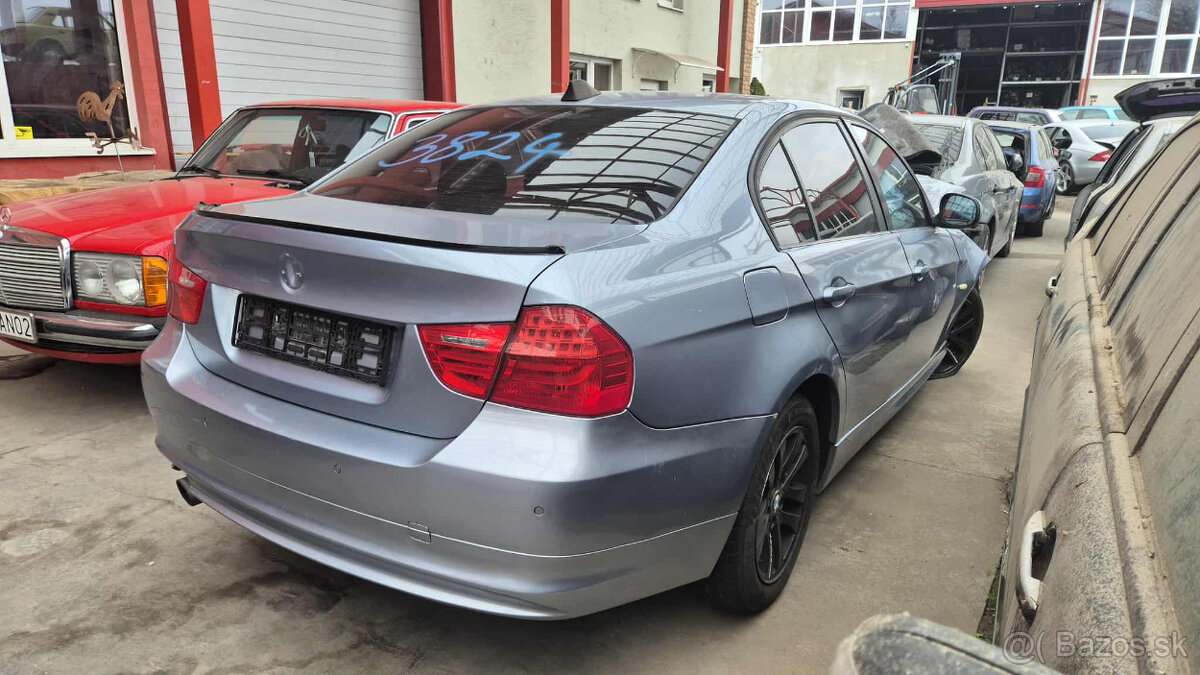 BMW E90 320i 2,0i 125kw - 4