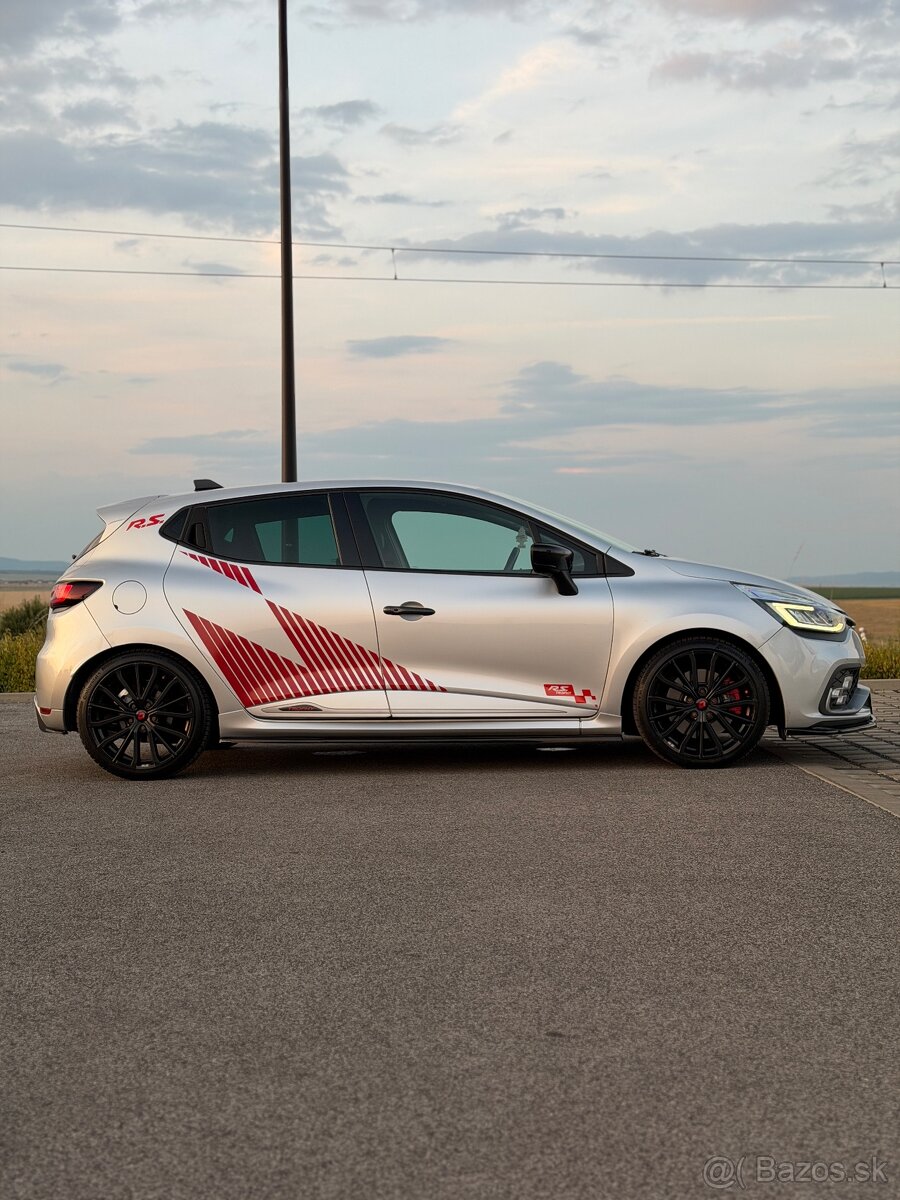 RENAULT CLIO RS TROPHY AKRAPOVIČ - 4