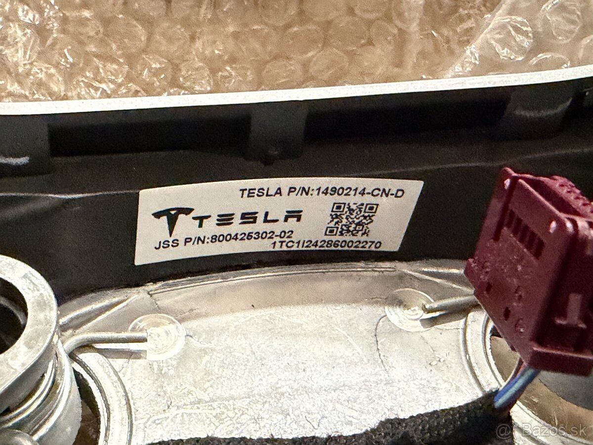 Tesla Steering wheel - 4