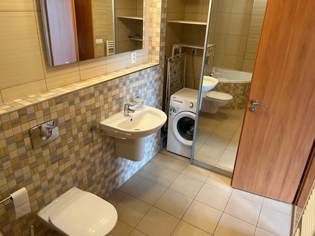 Prenájom 2 izbový byt Nitra, Chrenová TOP lokalita - 4