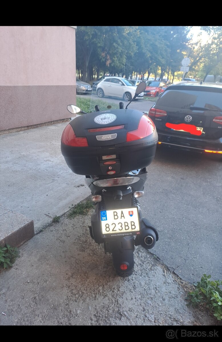 Aprilia SR 300 MAX - 4